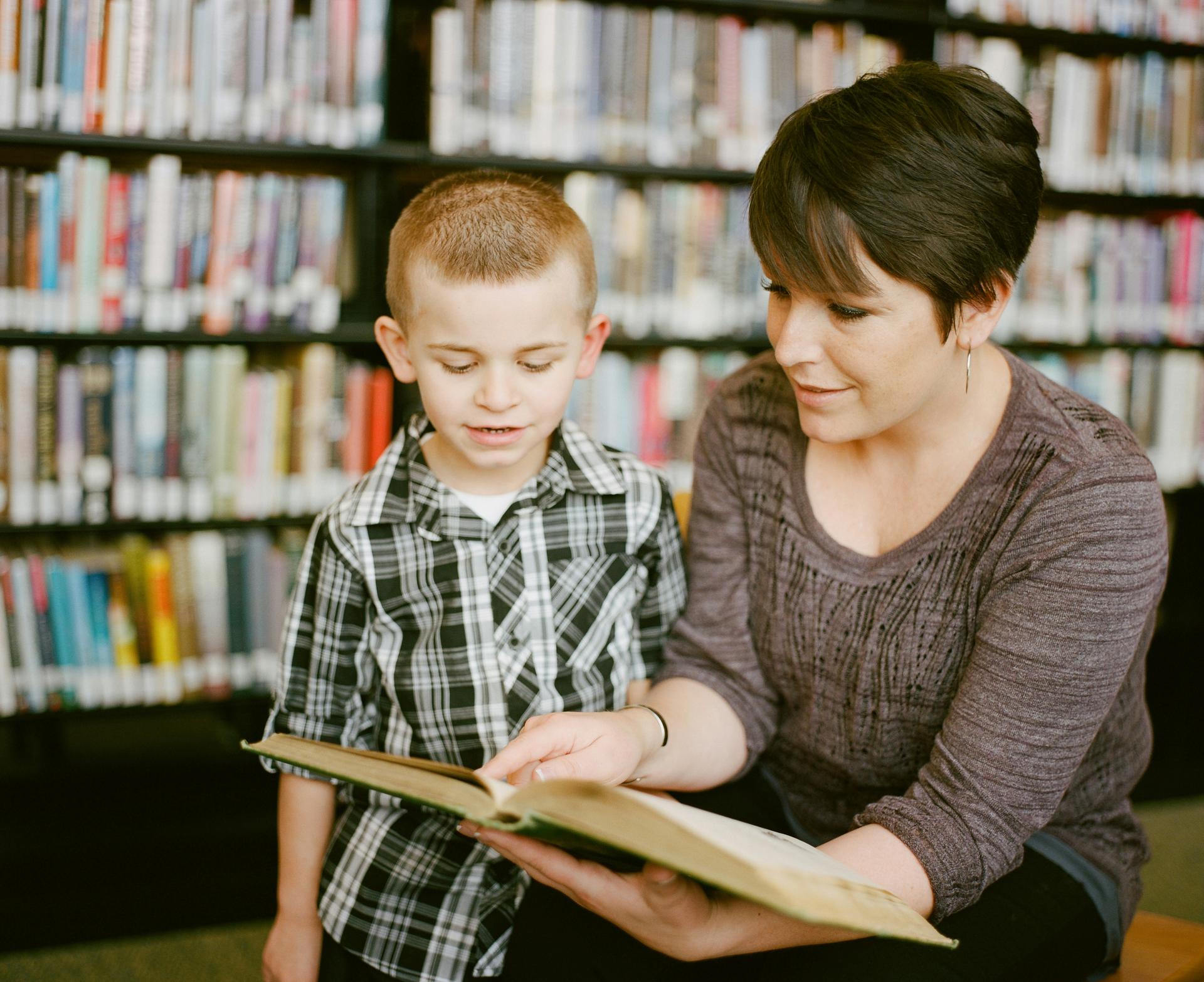 Cómo los Cuentos para Dormir Pueden Hacer que Tu Hijo Sea un Mejor Lector